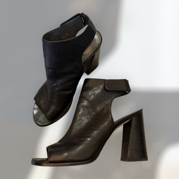 Stuart Weitzman Front Room Black Leather Heeled Booties 9.5 - Picture 3 of 8